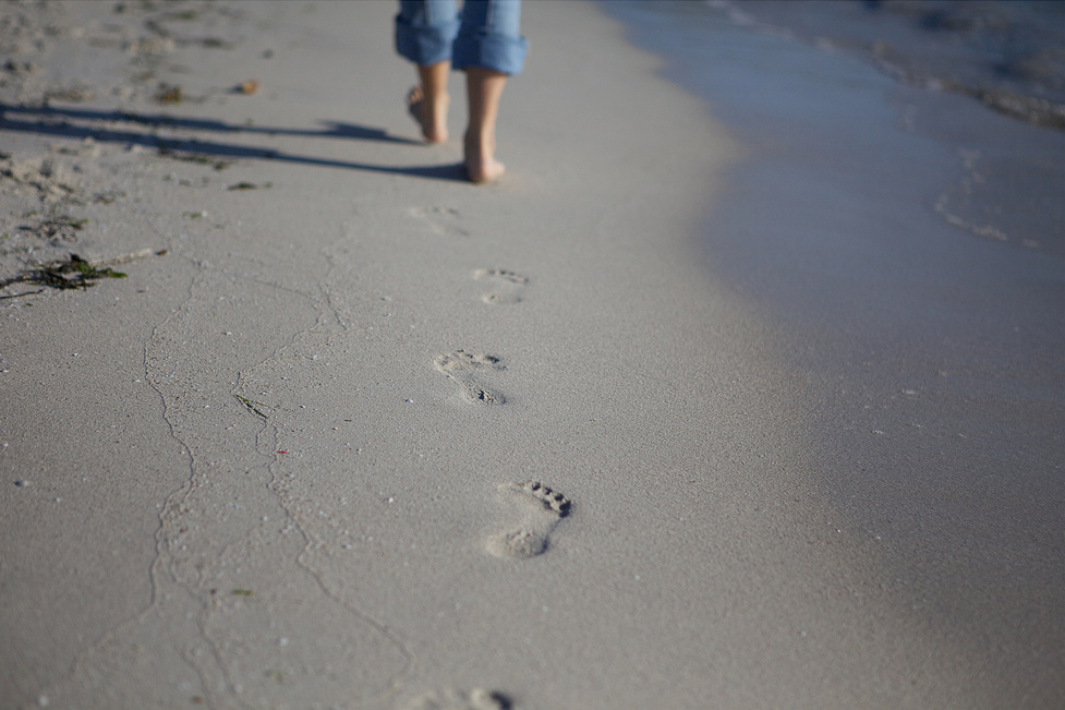 footprints-on-beach